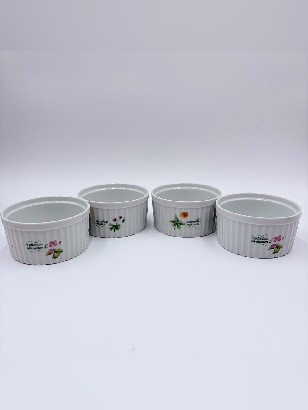 Set Of 4 Anchor Ovenware Floret Ramekin 8 oz White Floral Design Japan